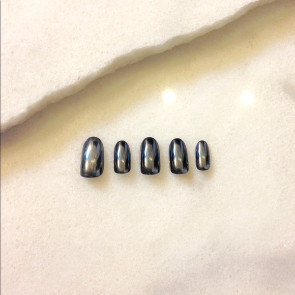 Customizable chrome nails - Picture 2 of 2